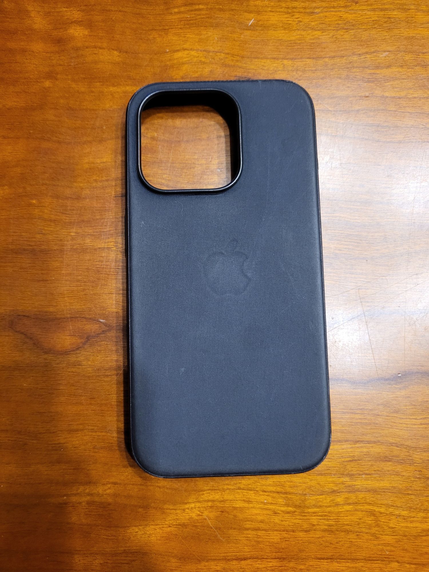 Capa em tecido FineWoven com MagSafe para iPhone 15 Pro