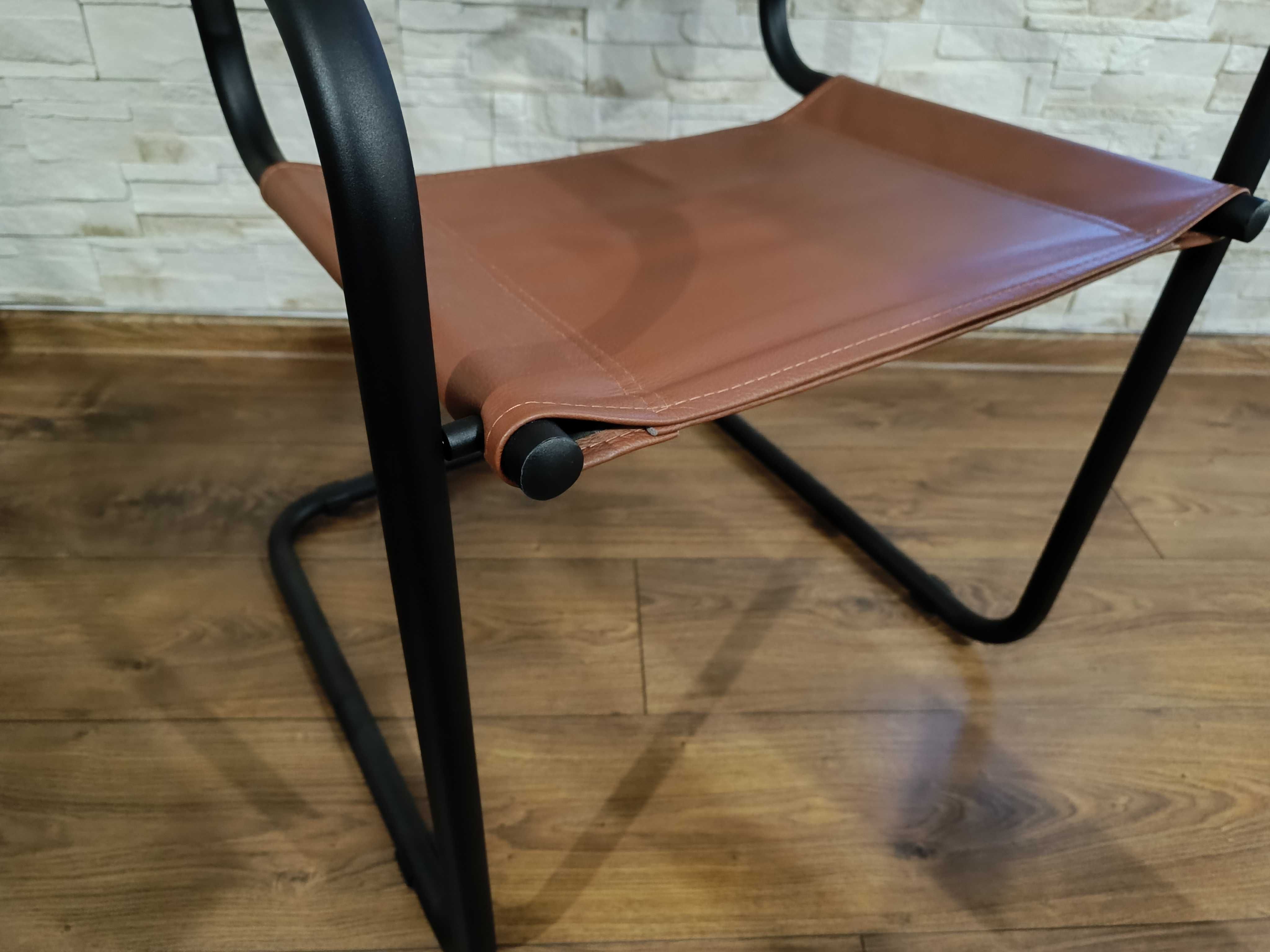 Stylowe krzesła po renowacji