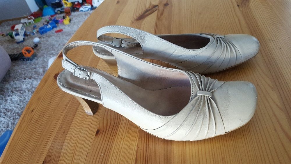 buty letnie wiosenne na obcasie czółenka bez pięty 40 ecru skóra