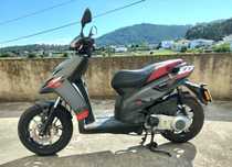 Vendo scooter aprilia sr 125 motard