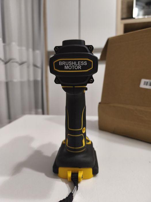 Nowa wiertarko-wkrętarka akumulatorowa DeWalt DCD805