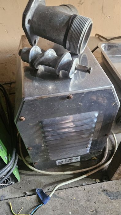 Промислова м'ясорубка МІМ80