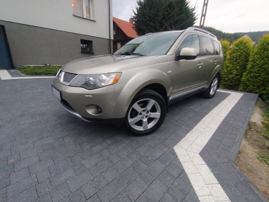 Mitsubishi Outlander II 2.0 TDI 170KM • 7-osobowy • 4x4
