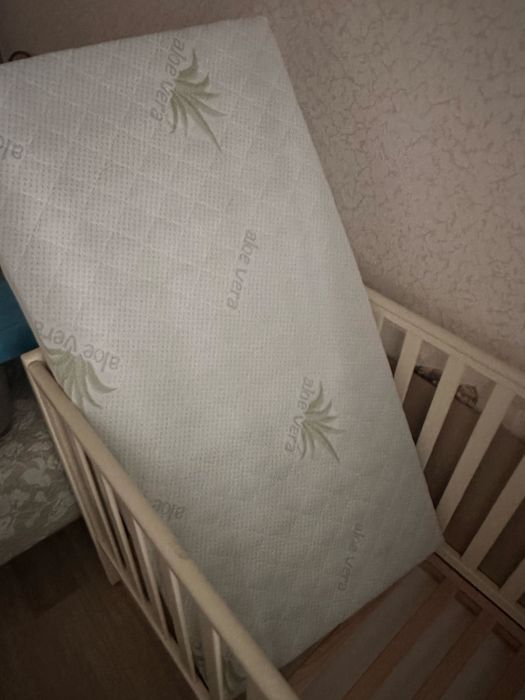 Кровать  с матрасом