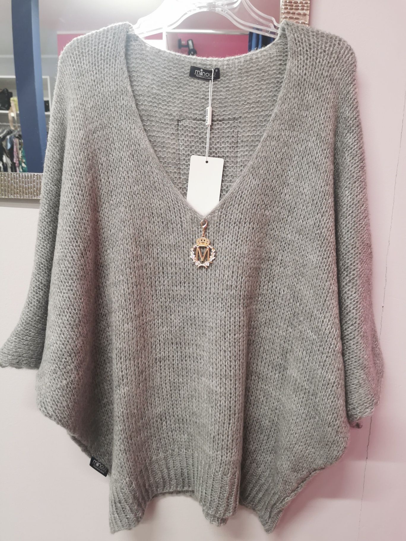 Sweter minouu szary z broszką