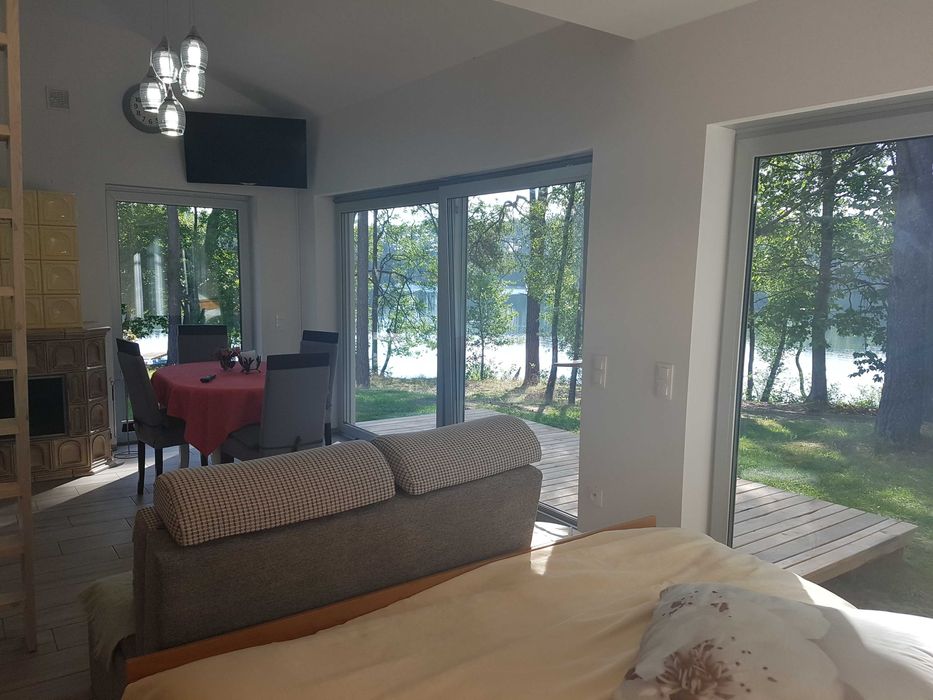 Domek nad samym jeziorem