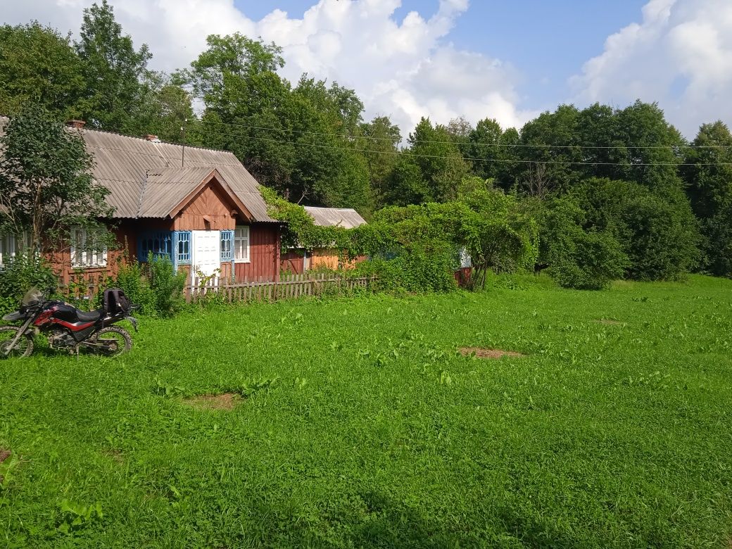 Будинок із земельною ділянкою