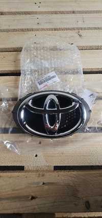 Emblemat z podkładka Toyota Aygo II 2014- Oe Nowe