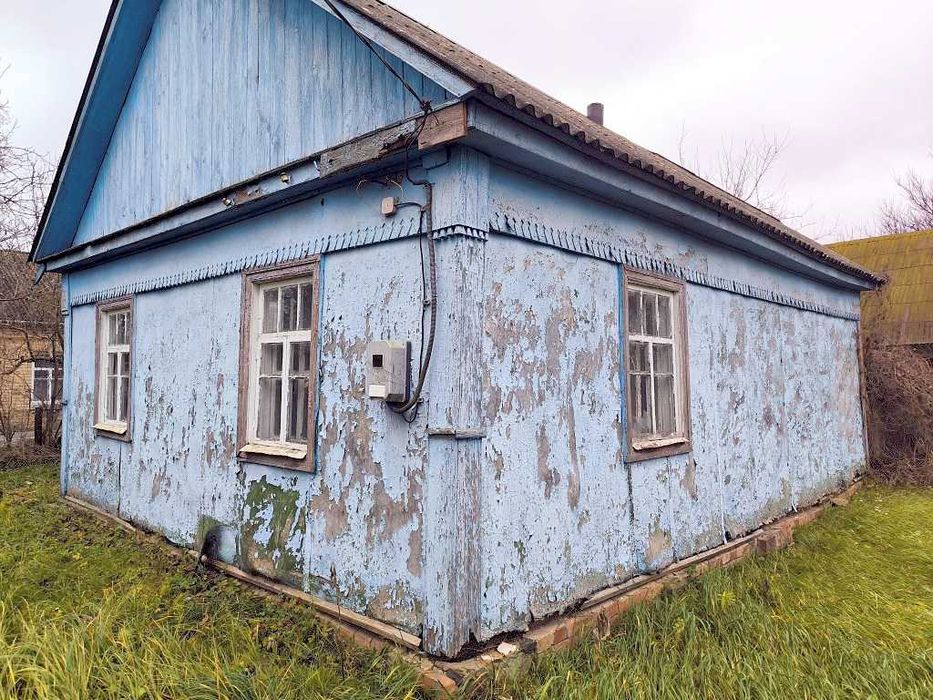 Продам будиночок неподалік є озера та ліс.Від Києва 25км.