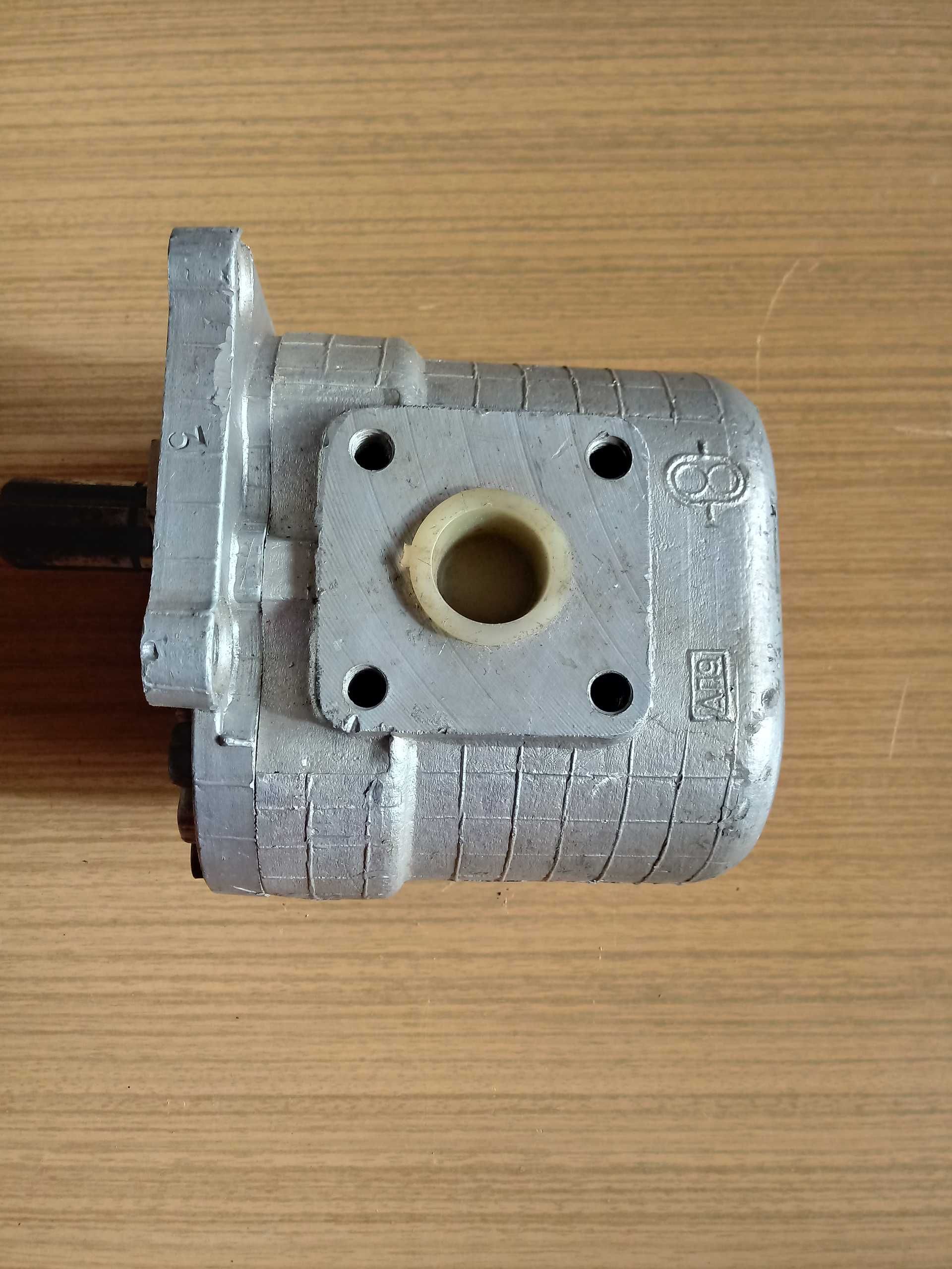 L3010POMPA hydrauliczna wydajność  49 L/min