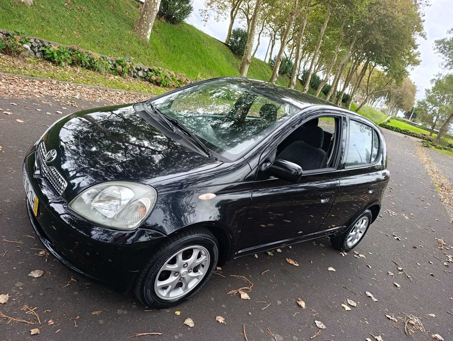 Toyota yaris 1.0  2002