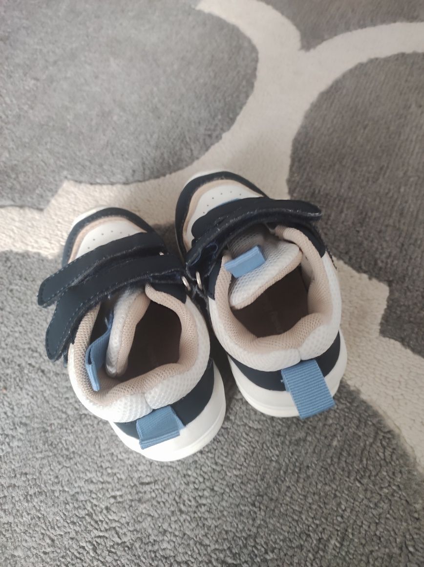Buty adidasy Sinsay 21 na rzepy
