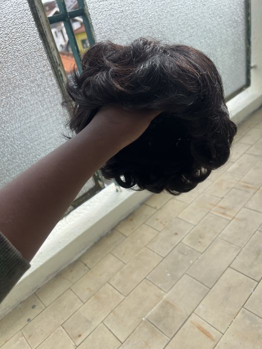 Peruca Pixie Cut com franja