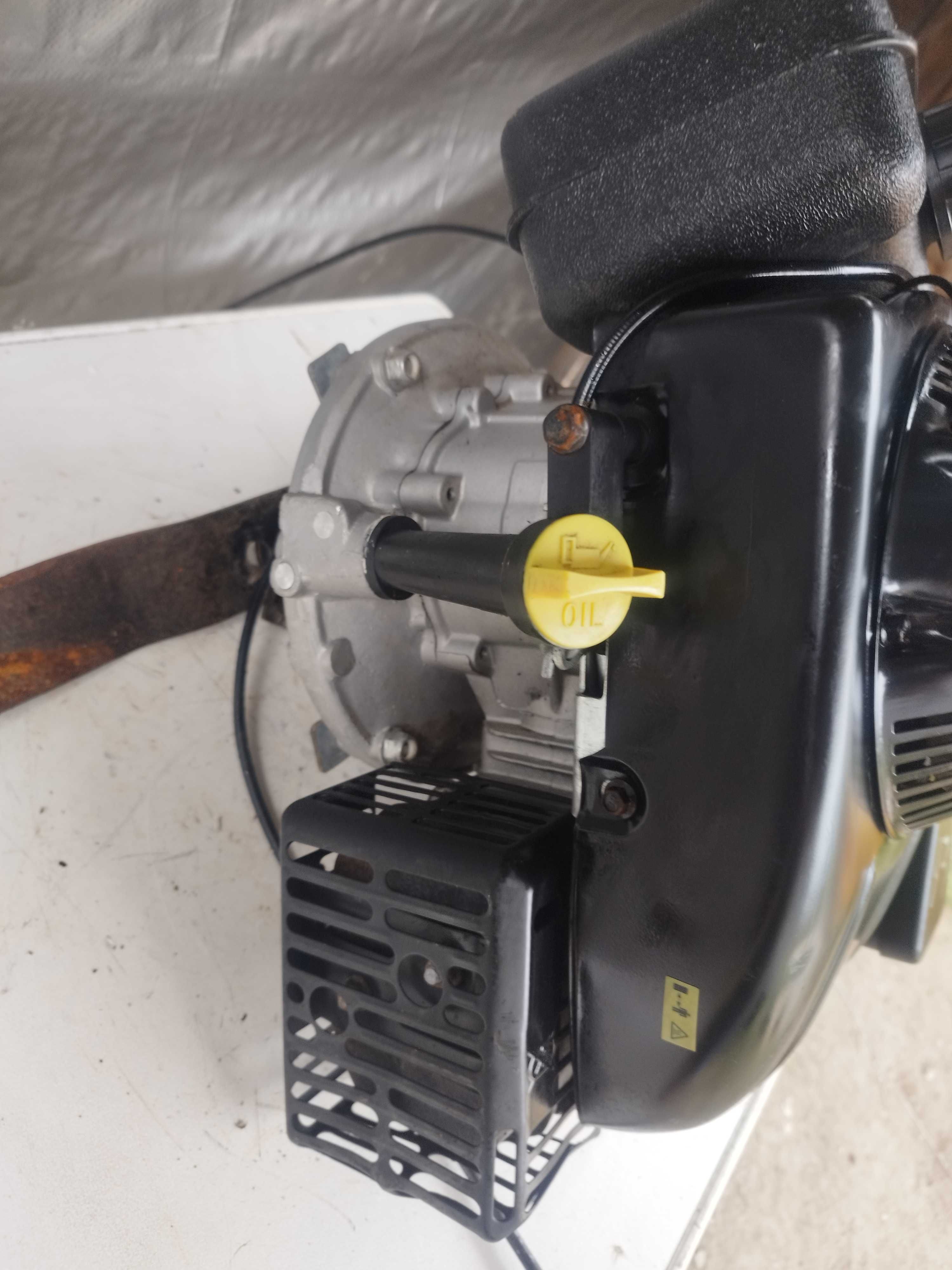 93. Silnik do kosiarki spalinowej 3.75 HP napęd
