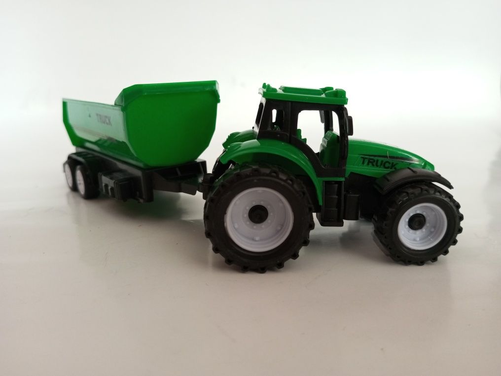 Traktor z przyczepą zielony 21x6x5,5cm