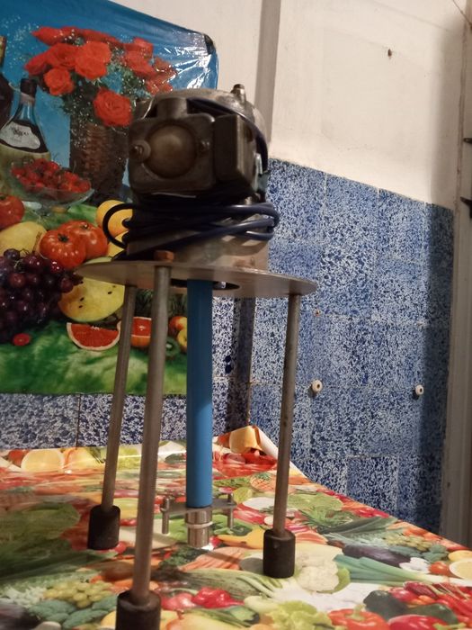 Продам электро двигатель .