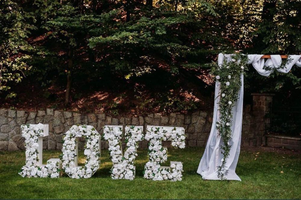 Napis LOVE na wesele
