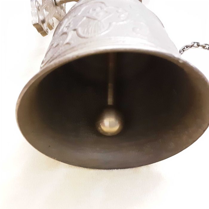 Dzwonek mosiężny na drzwi do domu stary