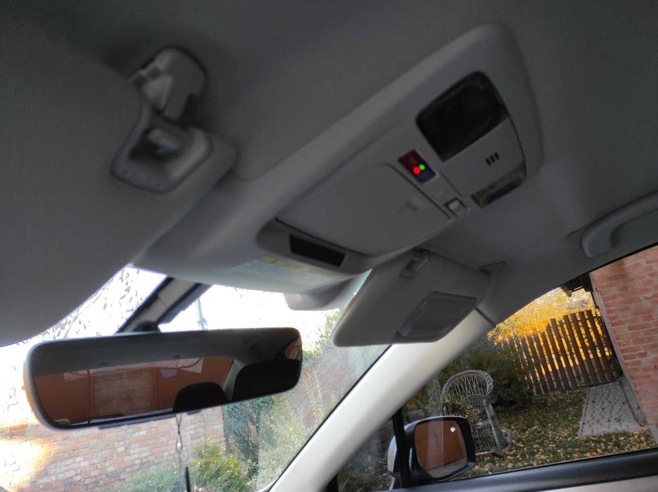 Subaru Legacy в ідеальному стані з малим пробігом