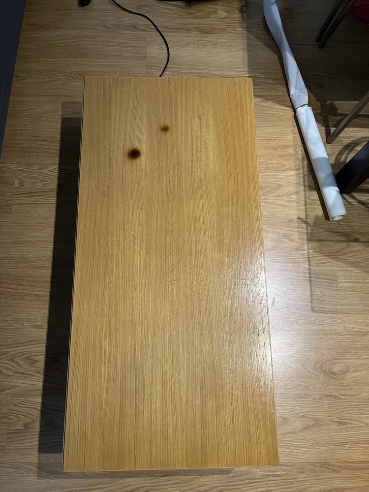 Mesa de centro com gaveta