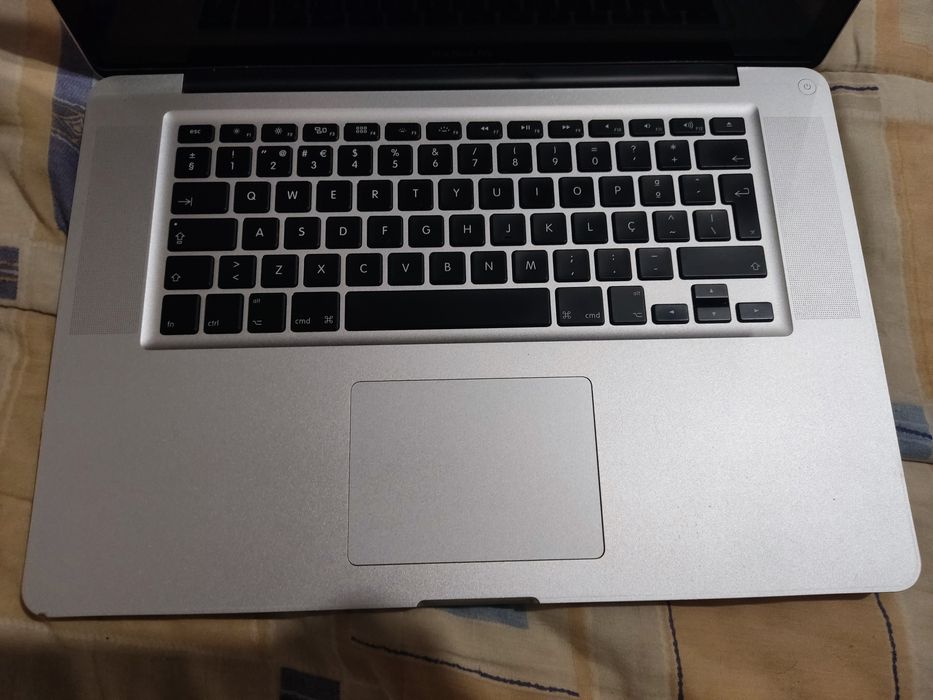 MacBook Pro 15" (Early 2011) - Para Peças