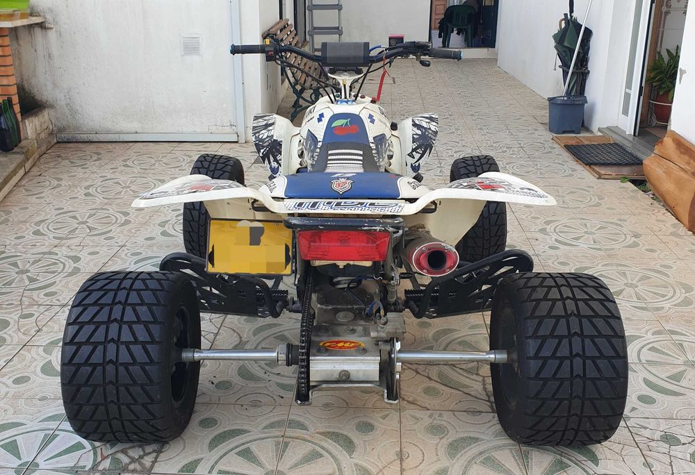 Moto 4 LTZ 400 matriculada ano 2006