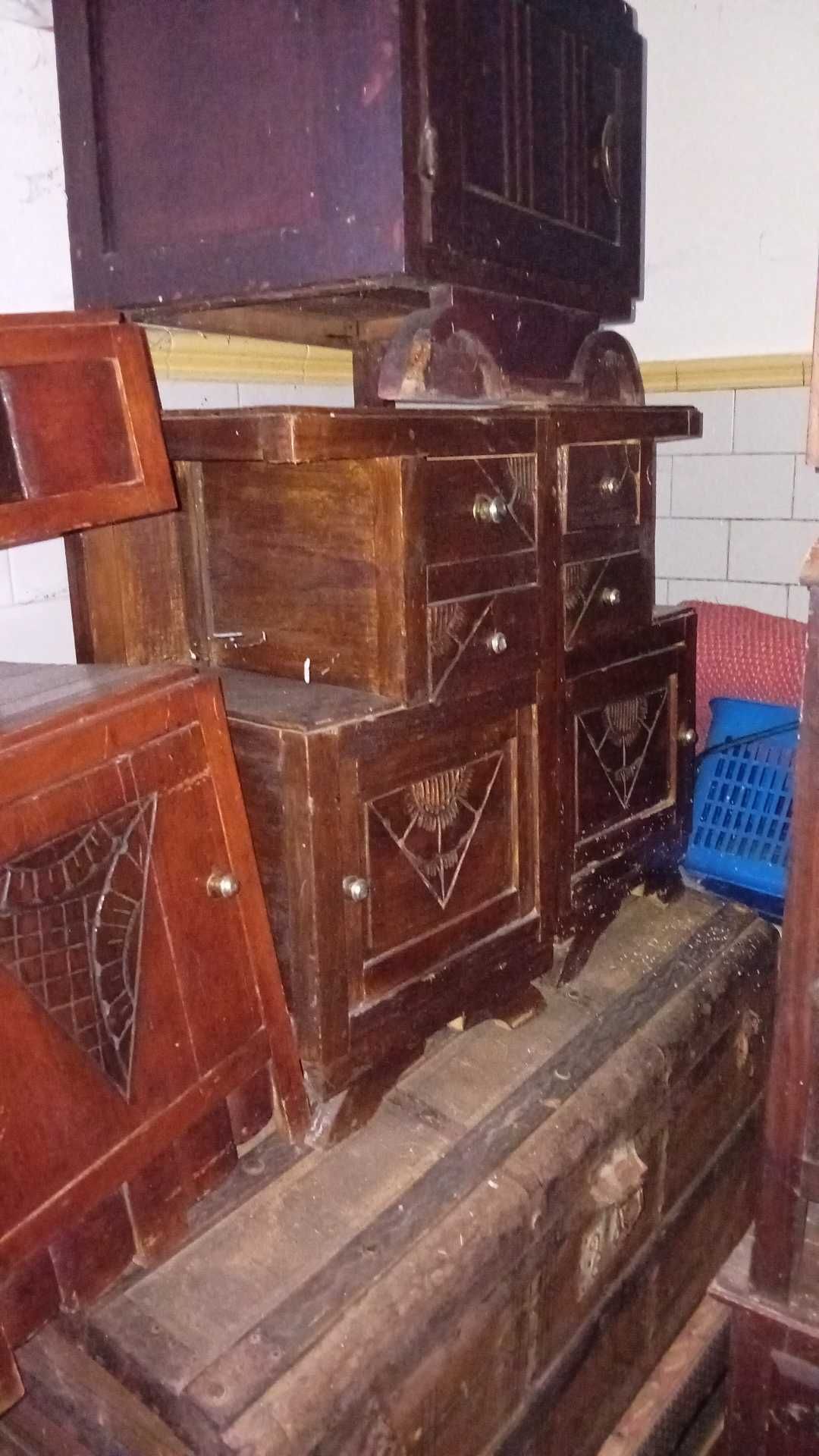 Mesinhas de cabeceira antigas