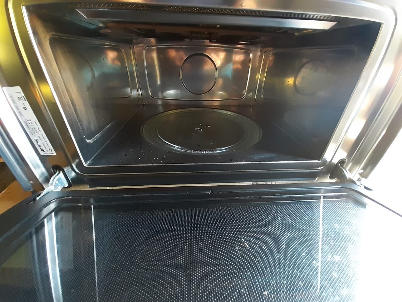 Kuchenka mikrofalowa z grilem do zabudowy SMEG Linea - SC45MNE2