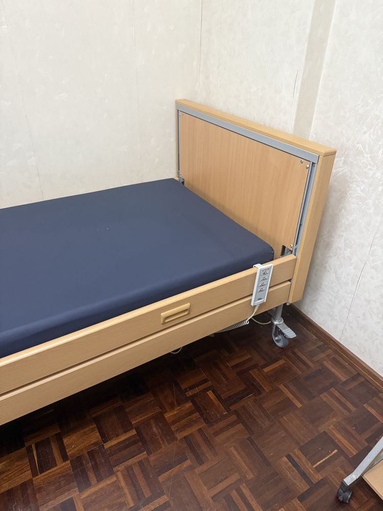 Cama articulada praticamente nova