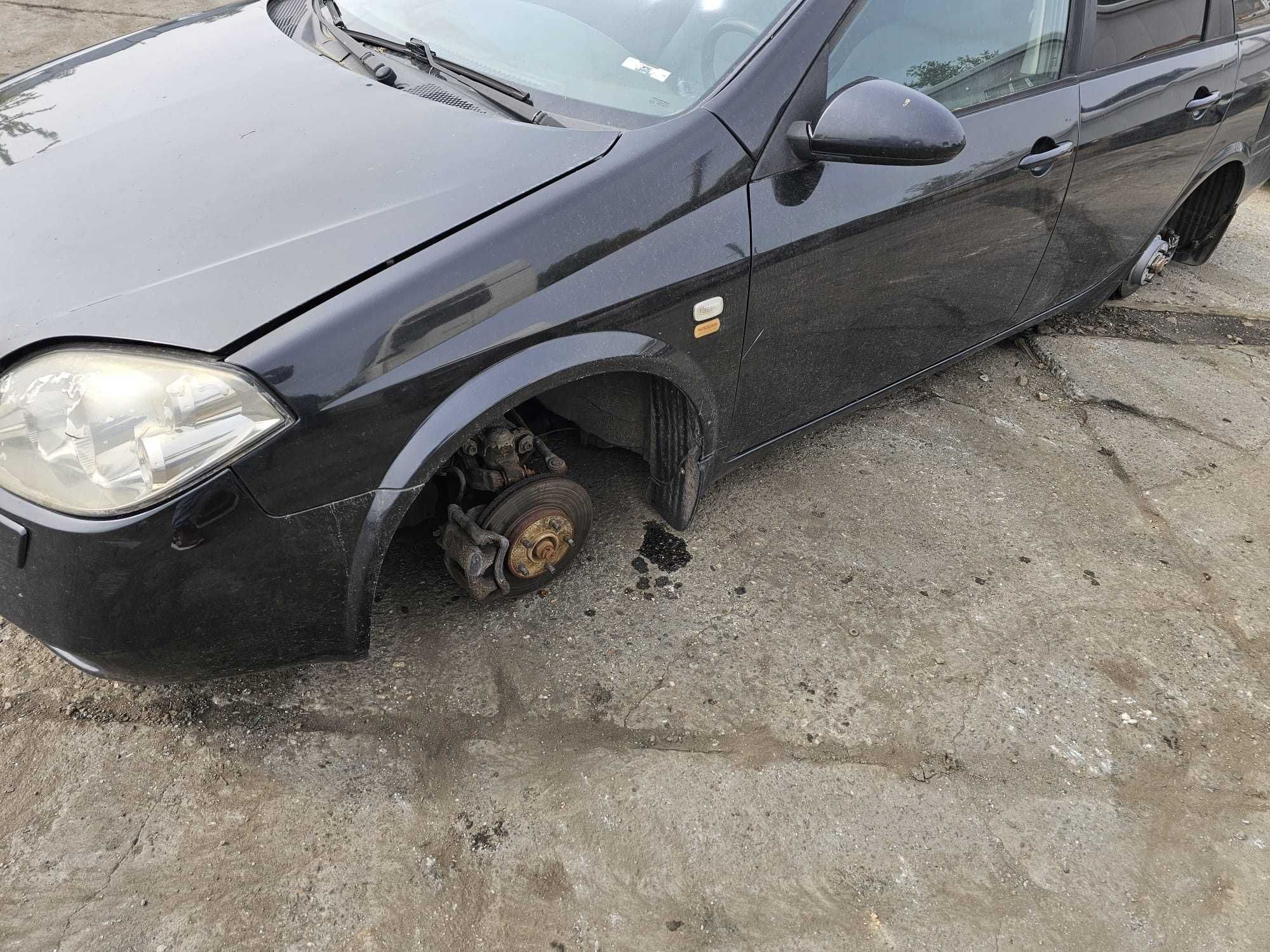 Błotnik przedni lewy Nissan Primera p12