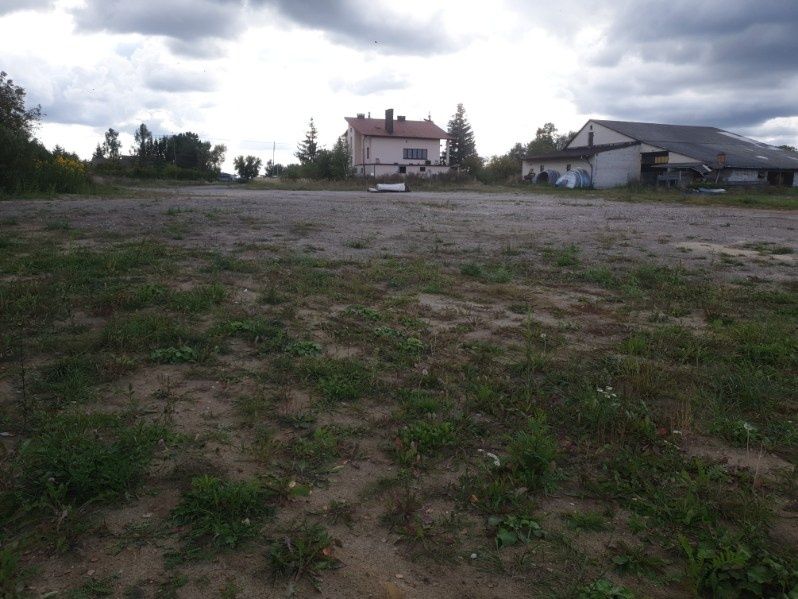 Plac do wynajęcia na parking.