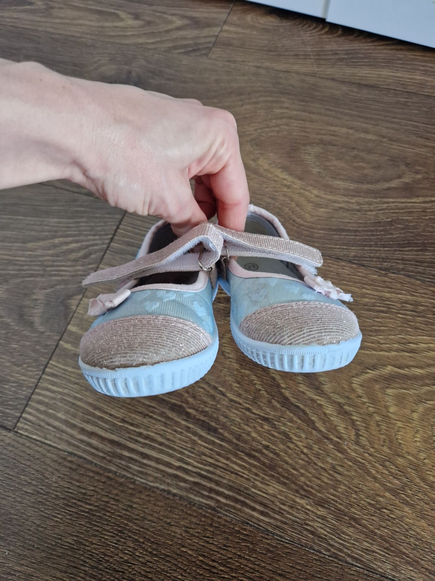 Buty dla dziewczynki r. 22 Deichmann