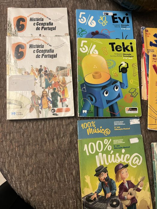 Vendo manuais e cadernos de atividade 6 ano