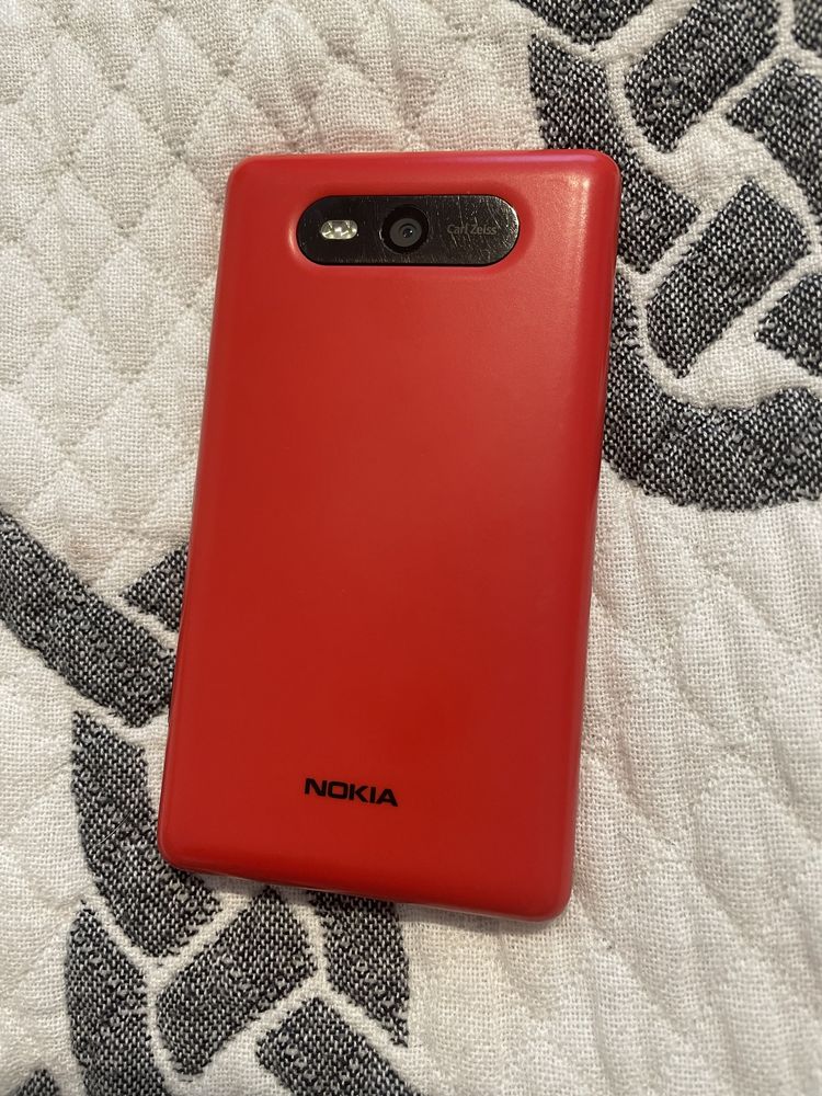 Nokia lumia 825 червоний