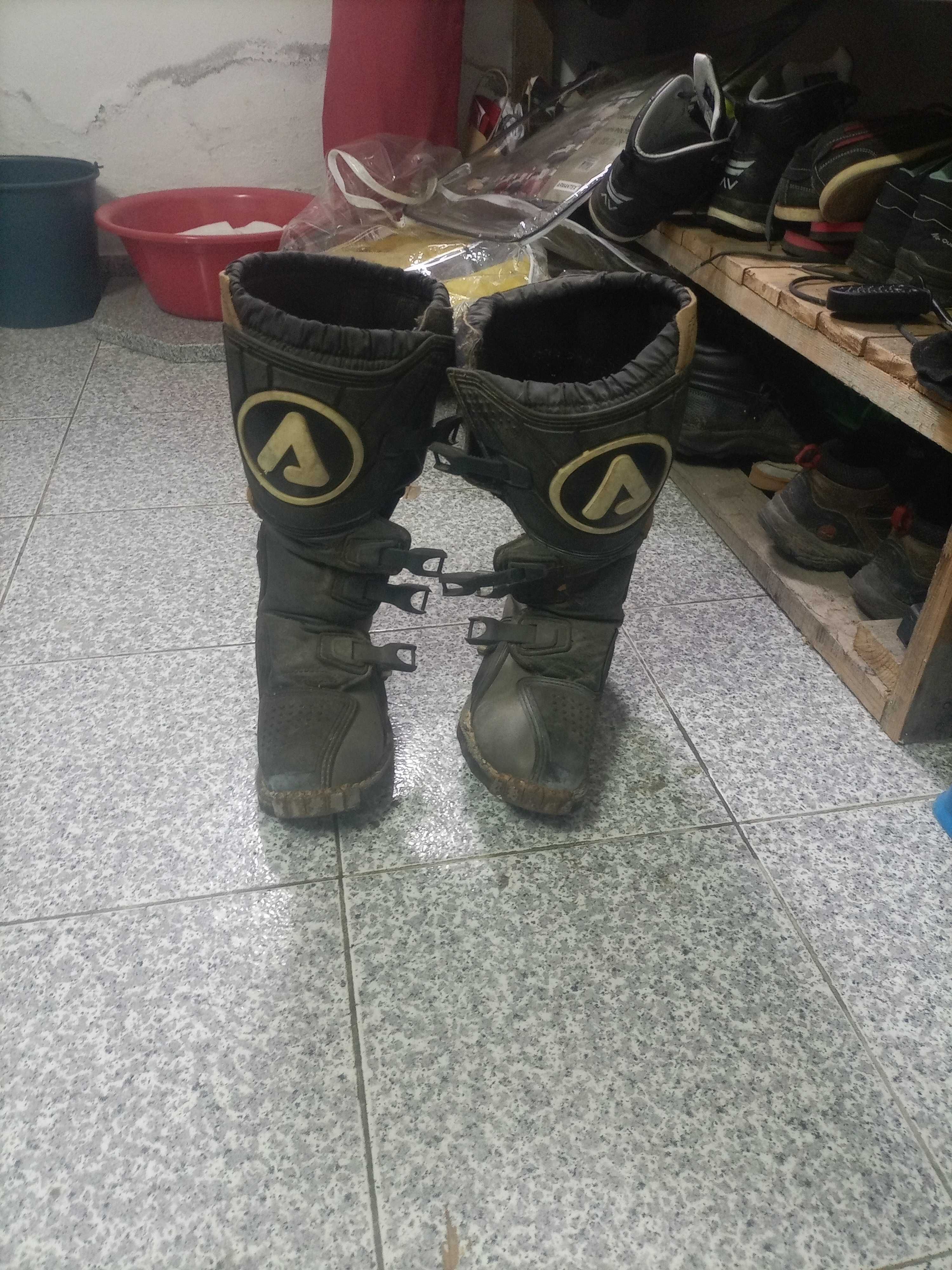 Vendo botas para mota de campo