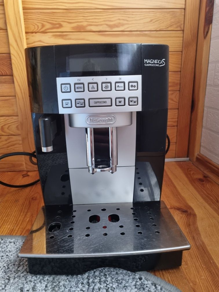 Ekspres DeLonghi Magnifica S cappuccino