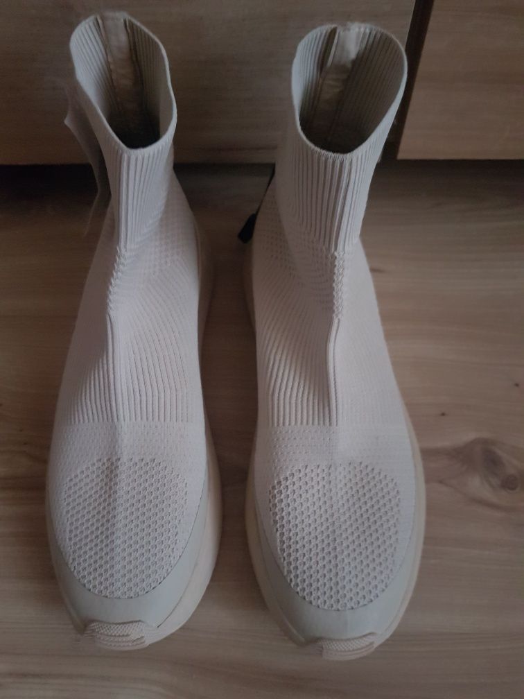 Sprzedam nowe buty dlugośc stopy24/25 cm.rozmiar 39 cena 139 zloty