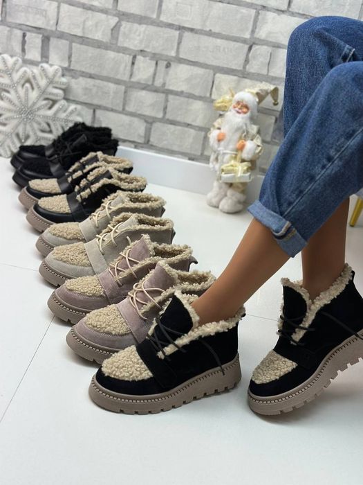 Жіночі шкіряні зимові черевики в кольорах