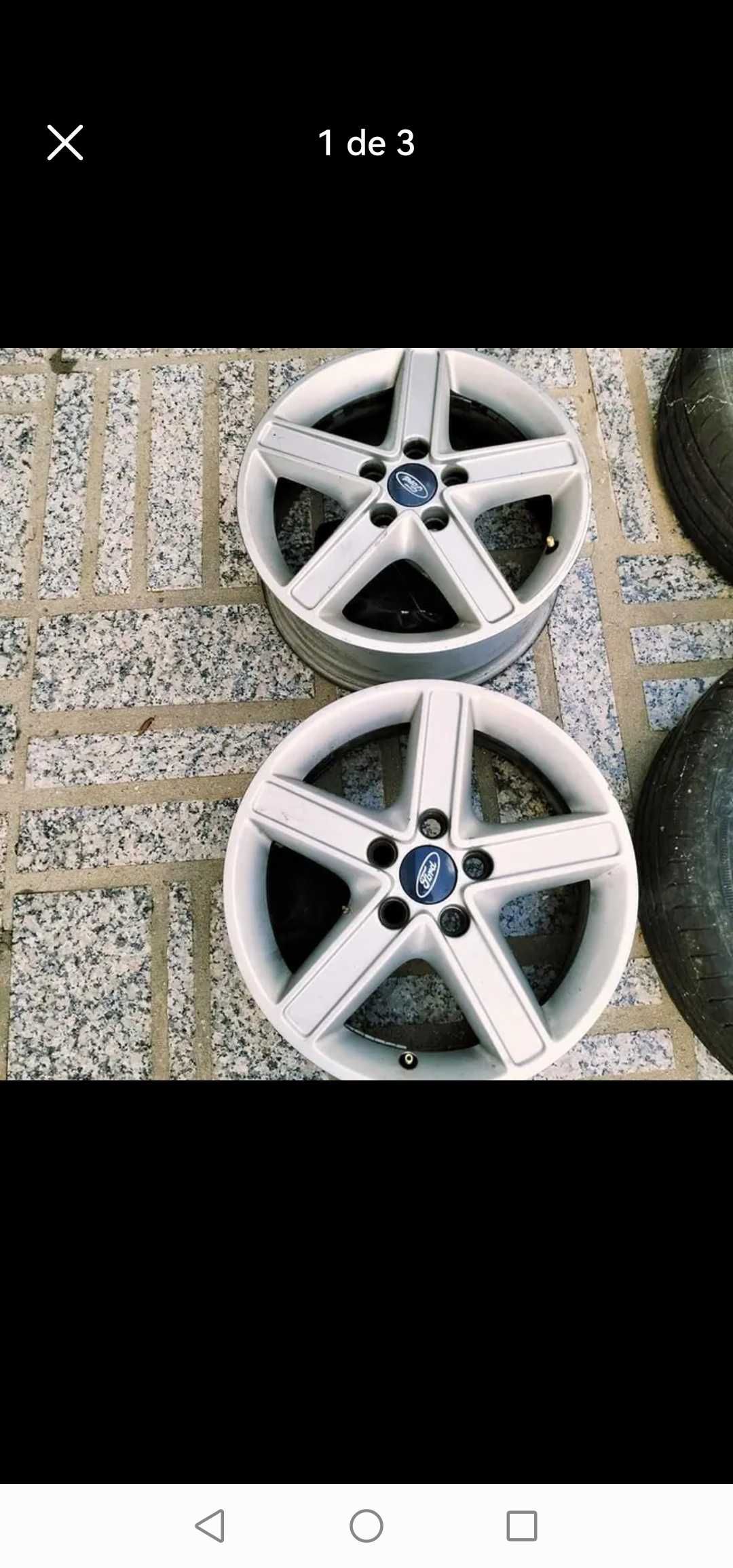 Jantes Ford com dois pneus