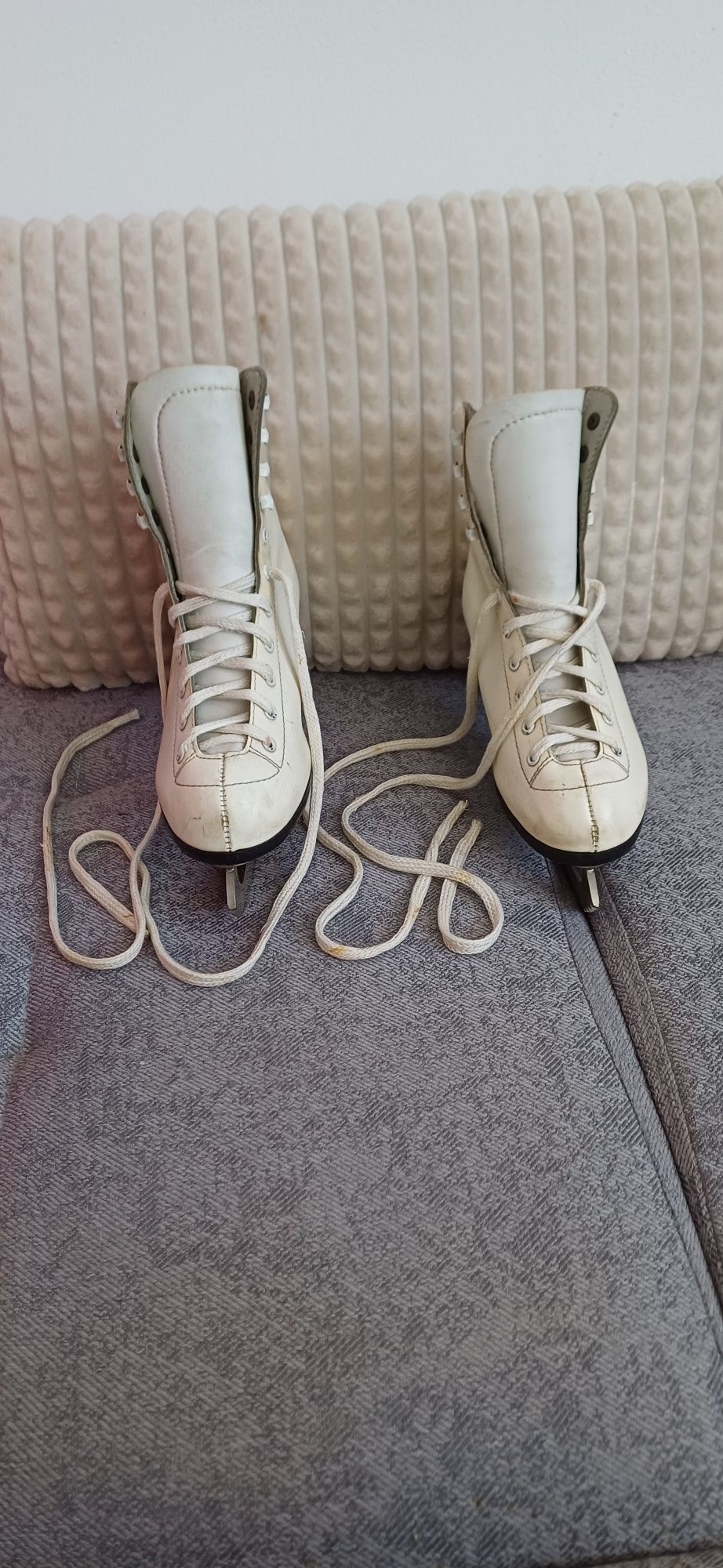 Białe łyżwy figurowe dziewczęce r. 33 skórzane