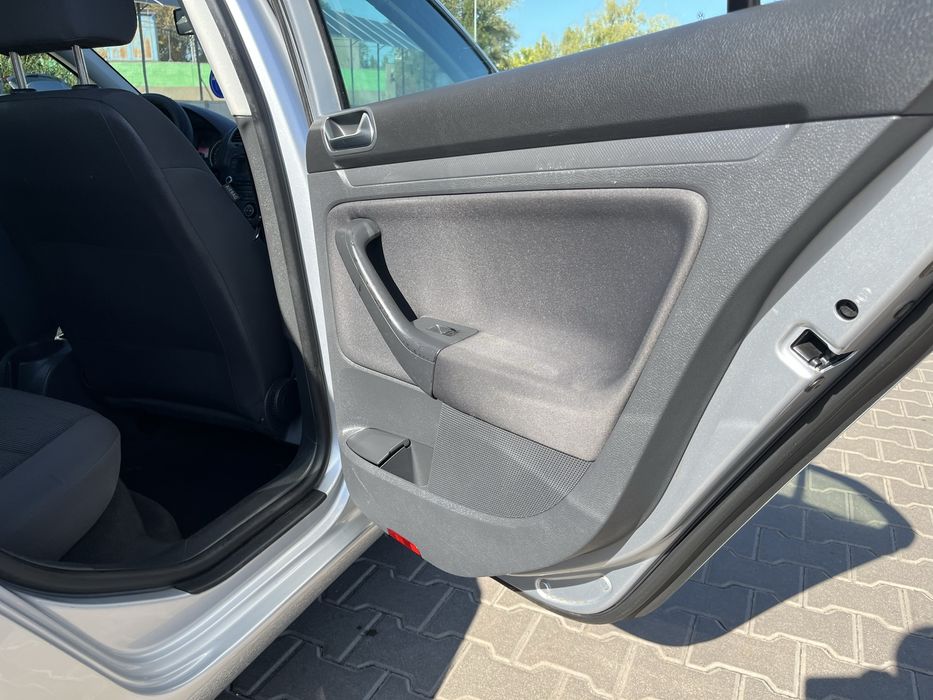 Volkswagen Golf 2006 1.6 бензин
