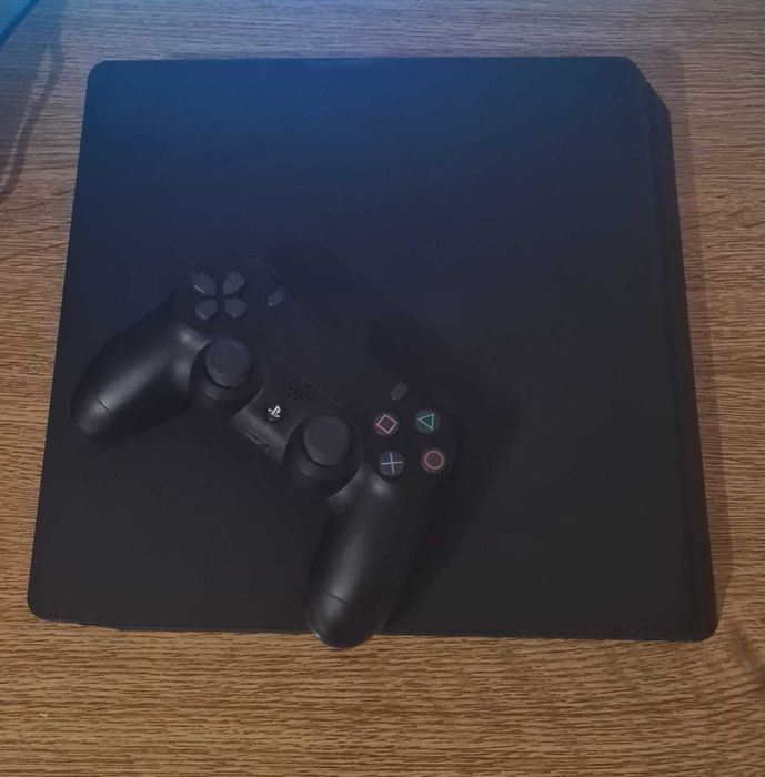 Consola PlayStation 4 1TB c/comando e jogos usada