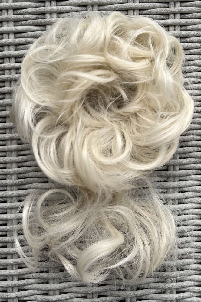 Premium Ultra włosy doczepiane, kok z lokiem, platynowy blond ( 630 )