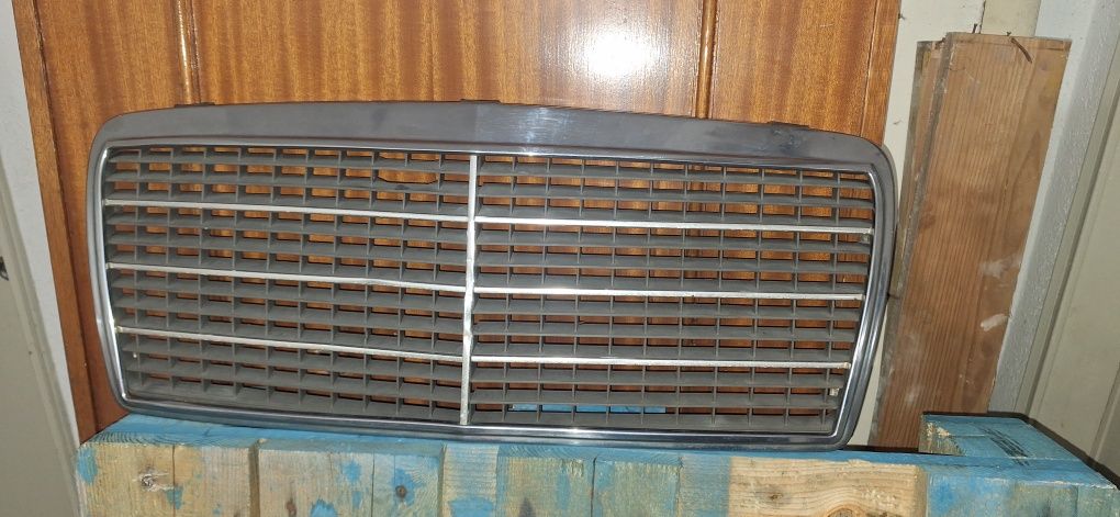 Grelha frontal w124
