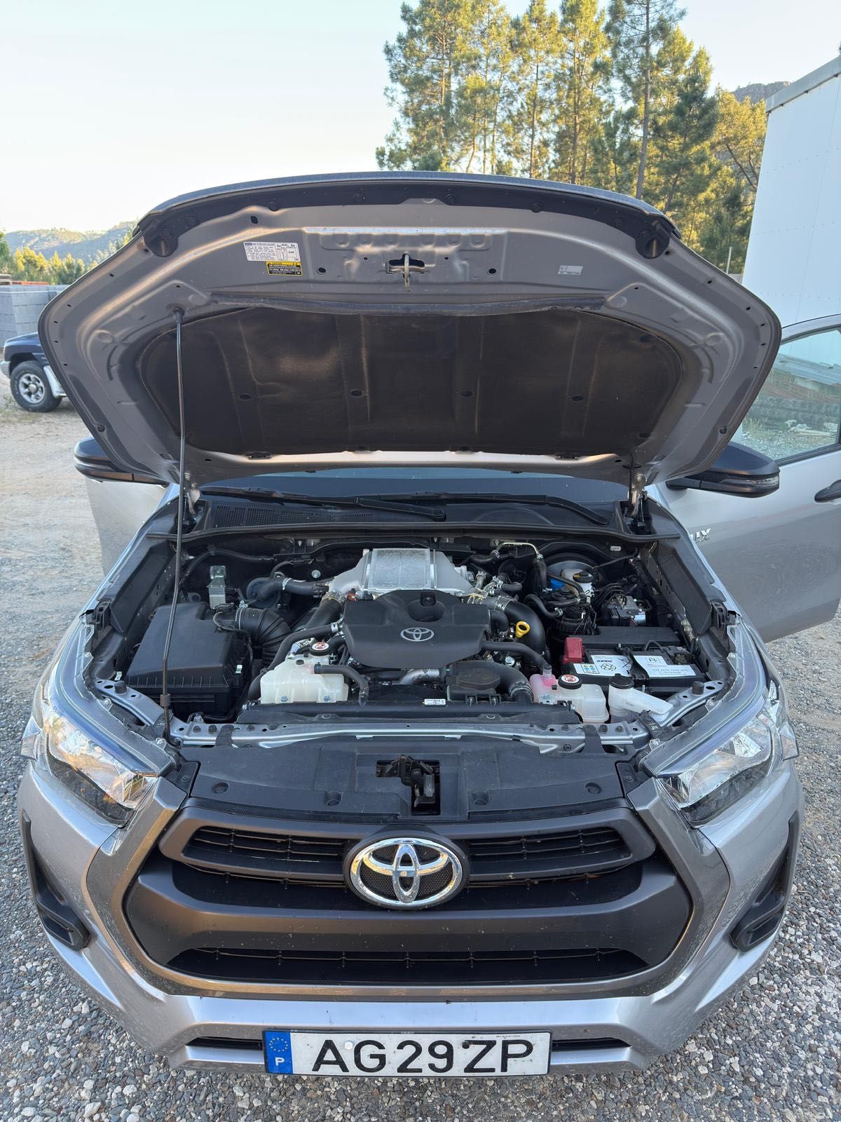 Toyota Hilux 2.4 150cv IVA dedutível