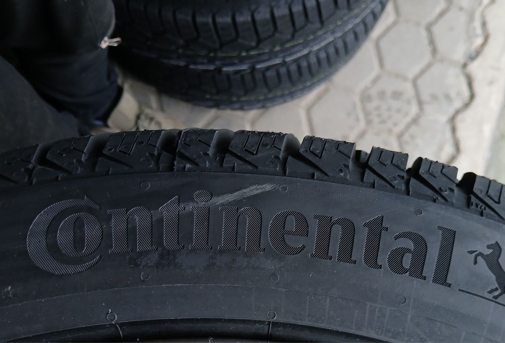 Komplet nowe opony zimowe 225/45r18 continental SSR RSC RUNFLAT