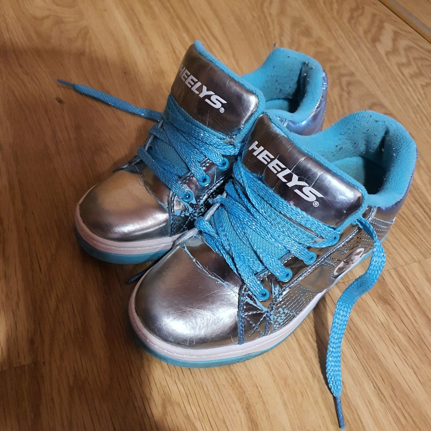 Heelys кроссовки с роликами в пятке