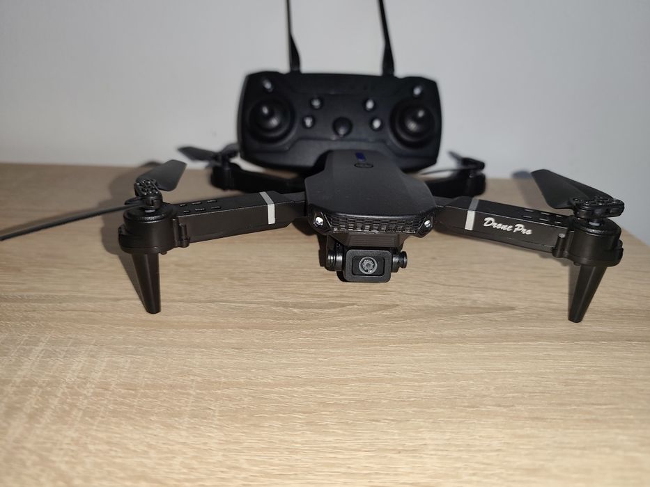 Drone E88 novo ..