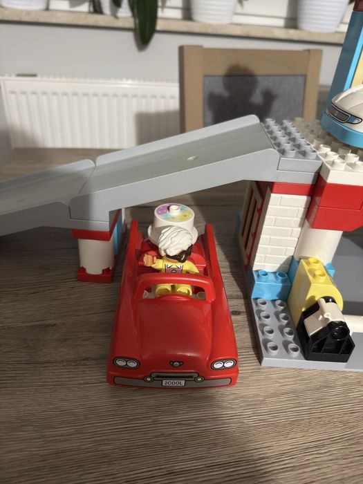 LEGO DUPLO parking i myjnia samochodowa 10948