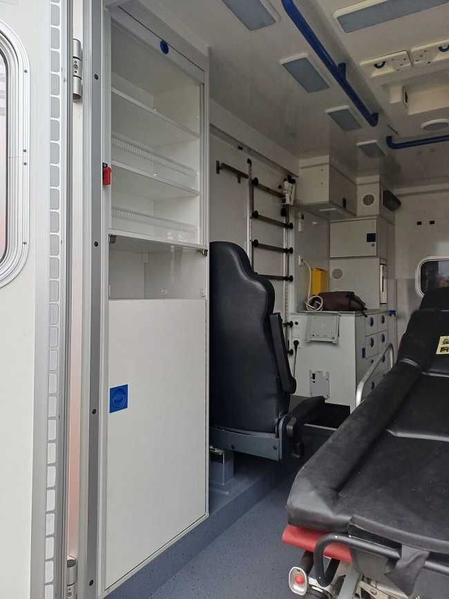 Kontener Zabudowa Wysposażenie Karetka Ambulans Sprinter